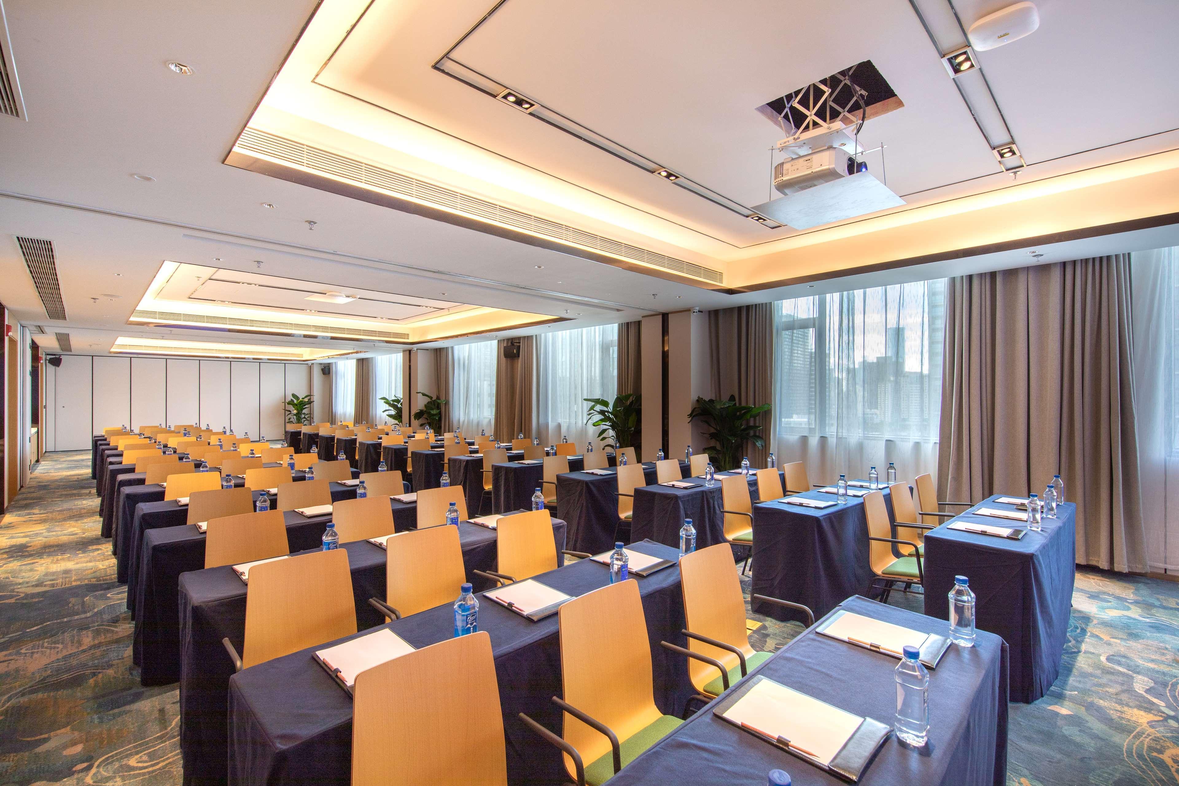 Hilton Garden Inn Shenzhen Nanshan Avenue Экстерьер фото