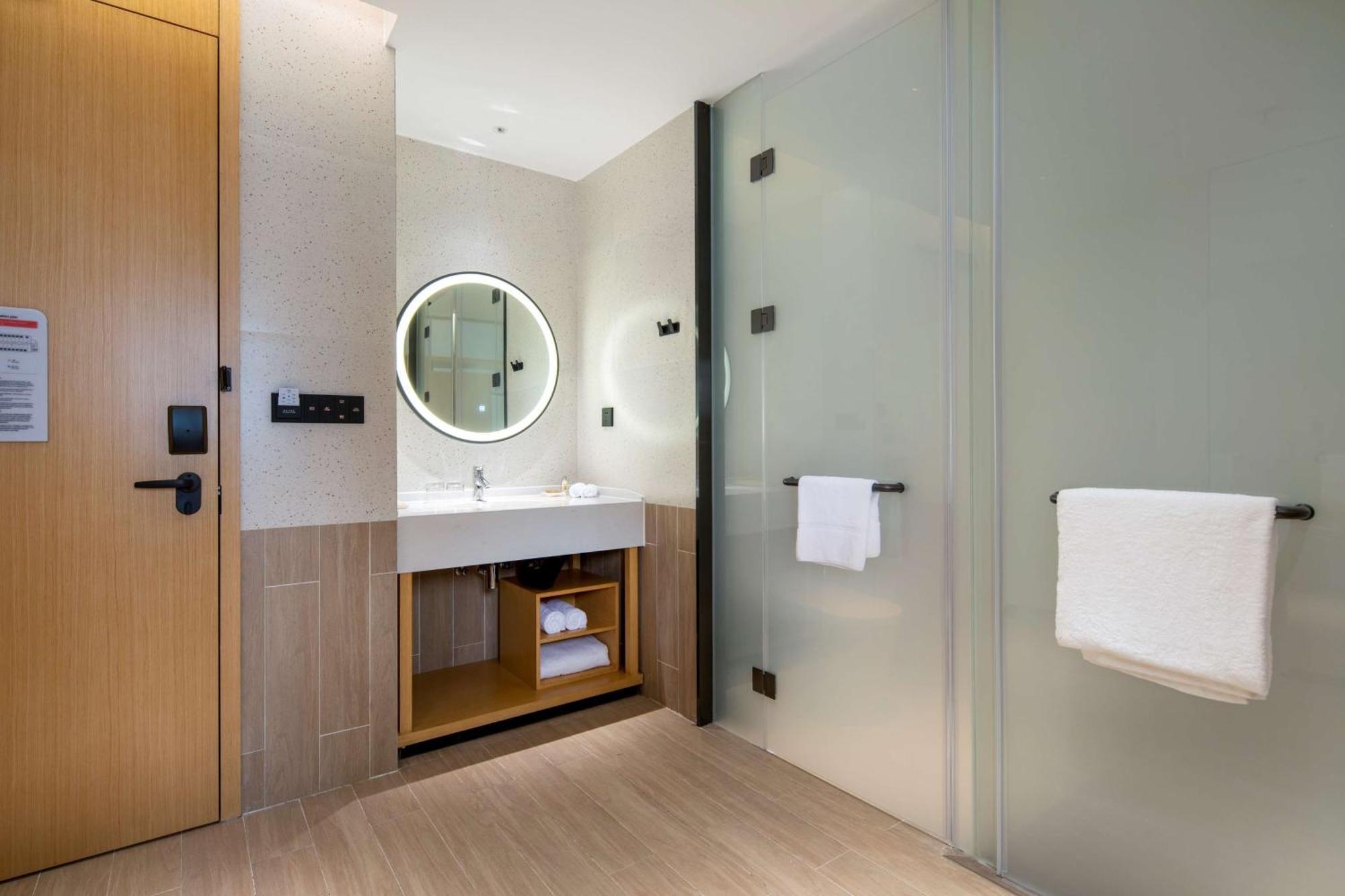 Hilton Garden Inn Shenzhen Nanshan Avenue Экстерьер фото