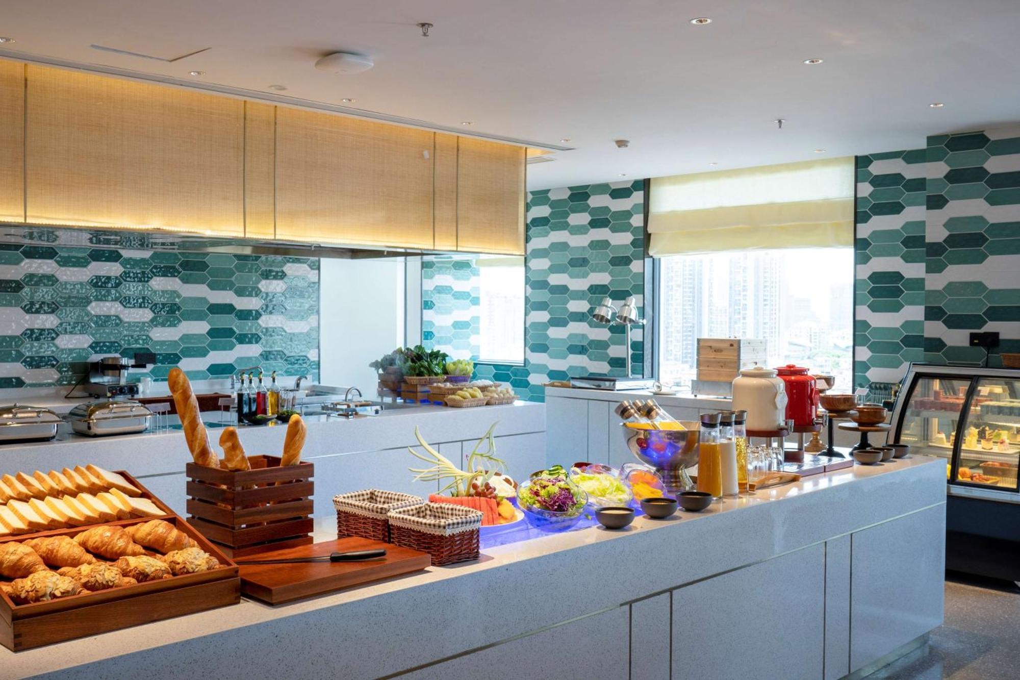 Hilton Garden Inn Shenzhen Nanshan Avenue Экстерьер фото
